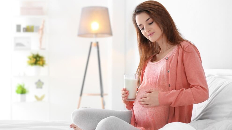 Sữa bầu cung cấp các chất dinh dưỡng cho mẹ 
