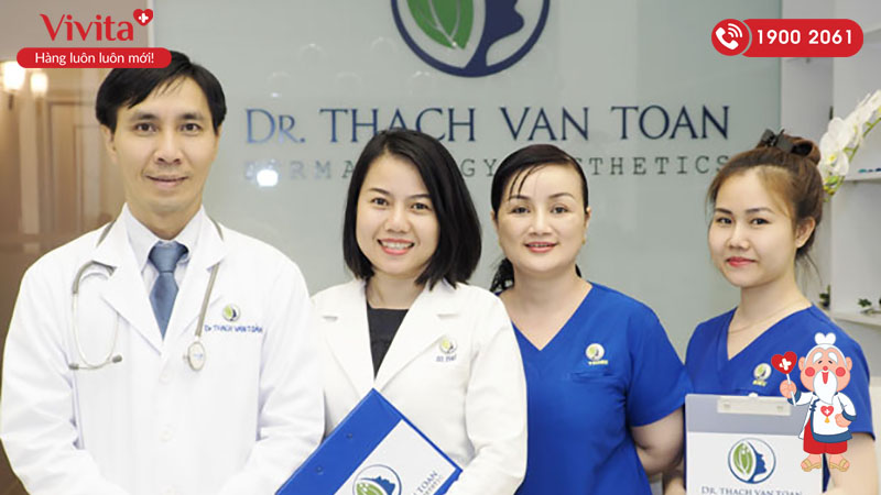 Bác sĩ Toàn cùng đội ngũ đội ngũ nhân viên kĩ thuật - y tá tại phòng khám DR THẠCH VĂN TOÀN