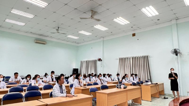 Bác sĩ, dược sĩ tham gia sinh hoạt khoa học kỹ thuật