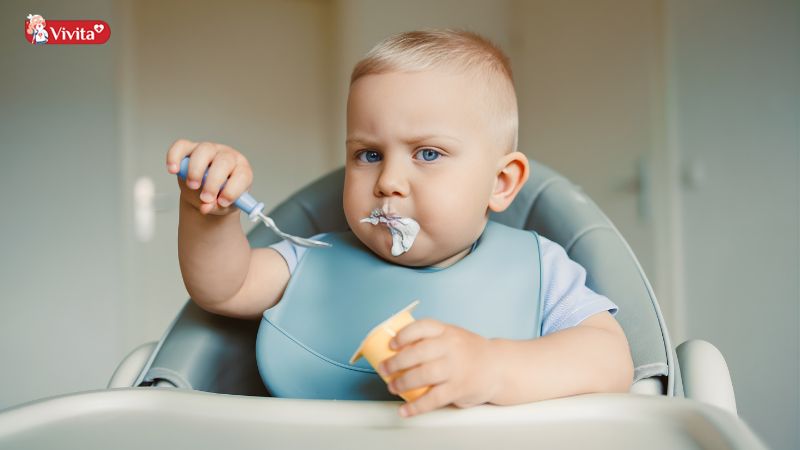 Trẻ mấy tháng ăn được váng sữa?