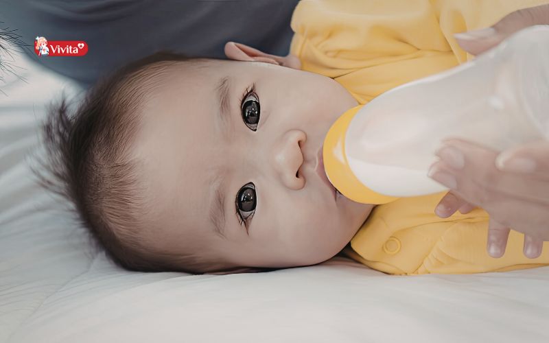 Những yếu tố ảnh hưởng đến lượng ăn của trẻ sơ sinh