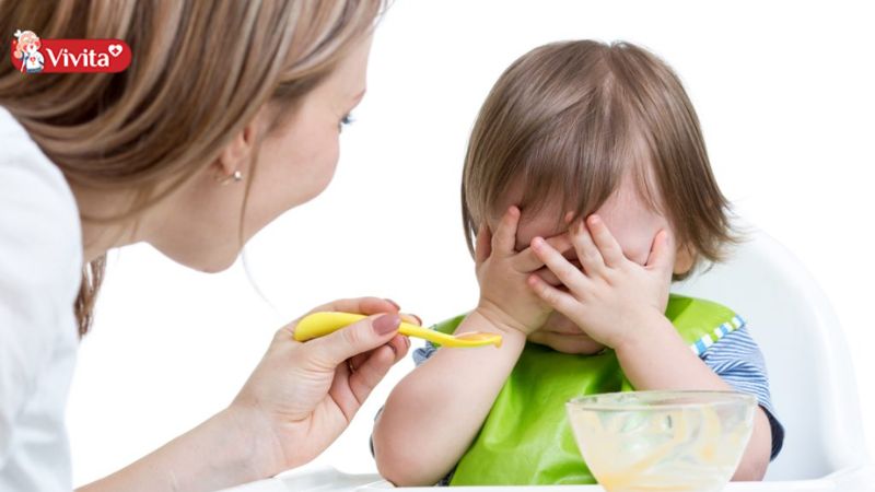 trẻ biếng ăn phải làm sao